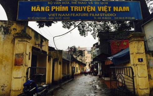Bộ Văn hóa Thể thao và Du lịch yêu cầu tạm ngừng đấu giá lô tài sản của Hãng phim Truyện Việt Nam. (31/10/2017)